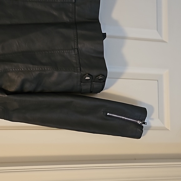 Vegan leather motorcycle jacket - Picture 3 of 3